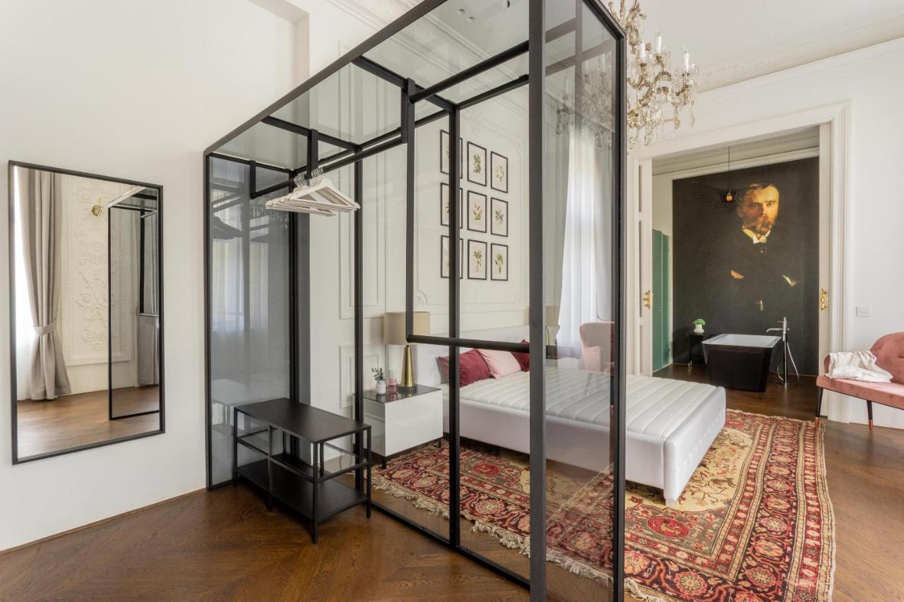 Riverside Apartment *