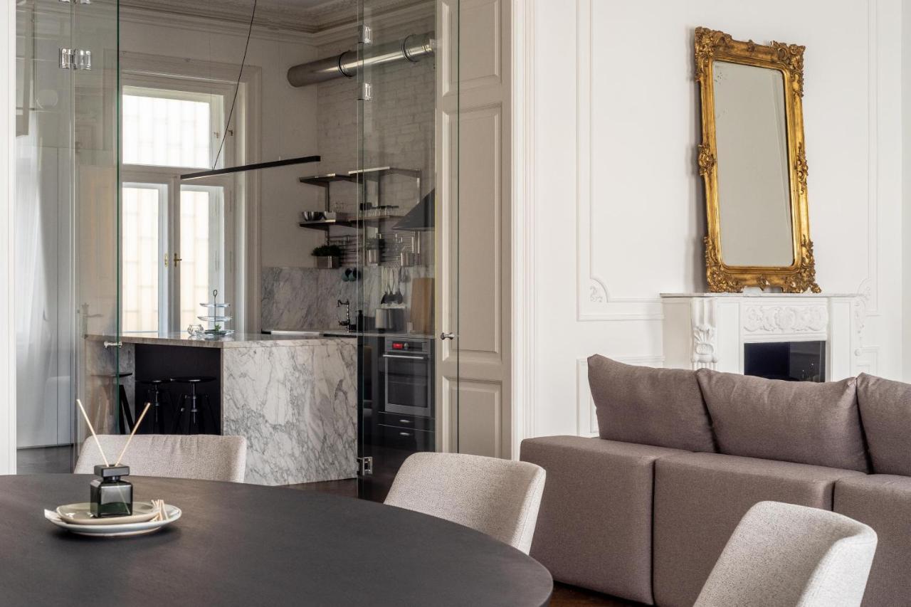 Riverside Apartment *