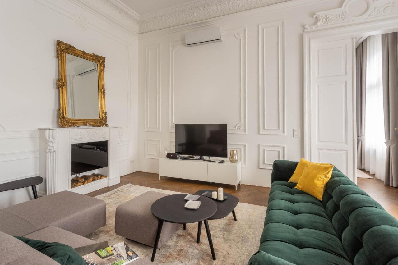Riverside Apartment *